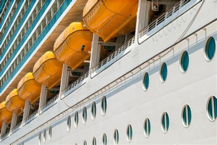 Are there hairdressers on cruise ships?