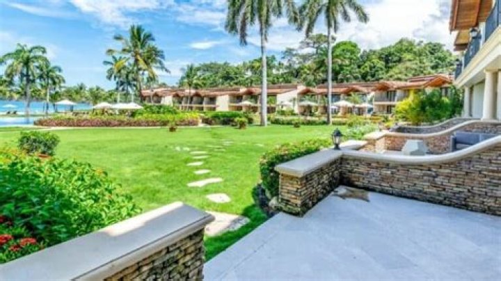 Can a Canadian buy a house in Costa Rica?