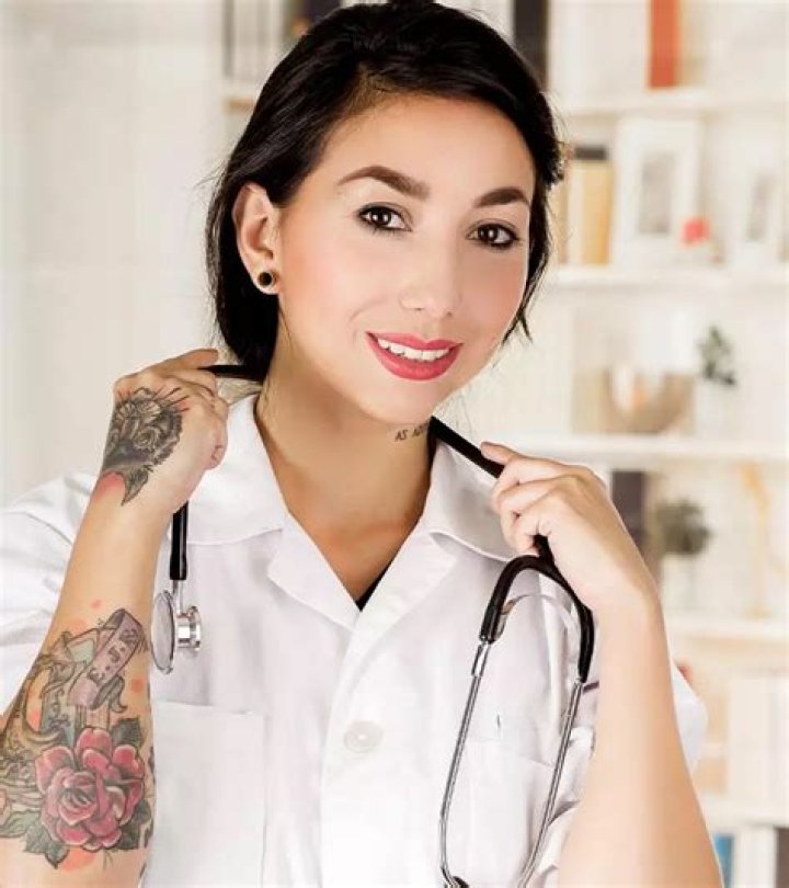 Can doctors have private practice?