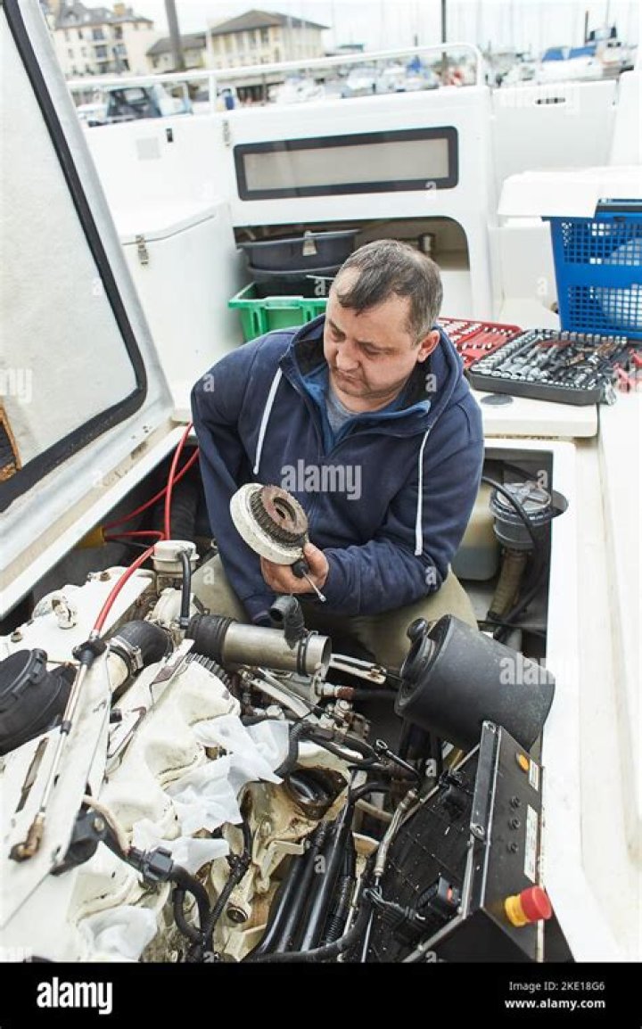 Can mechanical engineers work on ships?