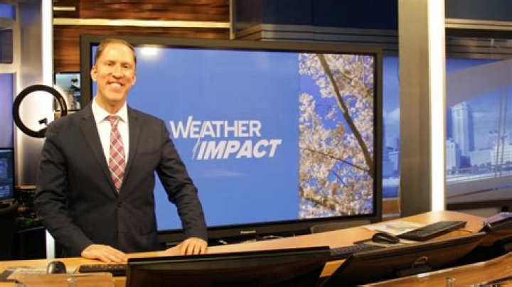 Do meteorologist get paid a lot?