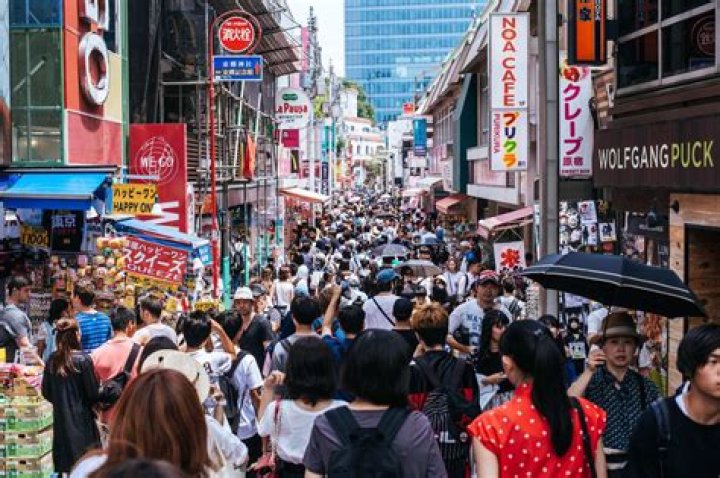 Do people in Japan read newspapers?