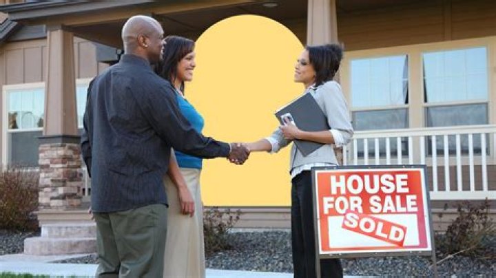 Do you pay the real estate agent when you buy a house?