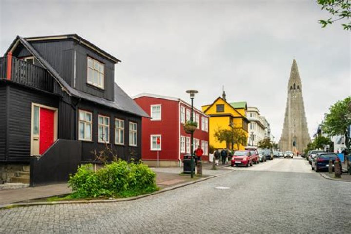 How can a Kenyan move to Iceland?