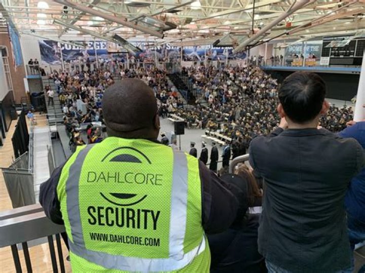 How much do bar bodyguards make?