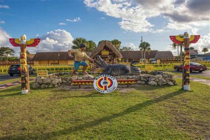 How much do Miccosukee Indians get a month?