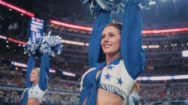 How much do the Dallas Cowboy cheerleaders get paid?