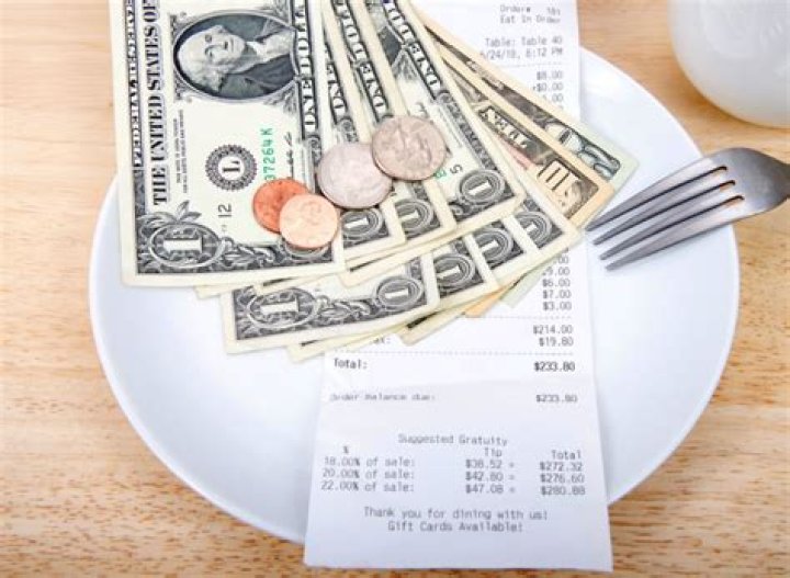 How much do you tip a waiter in 2020?