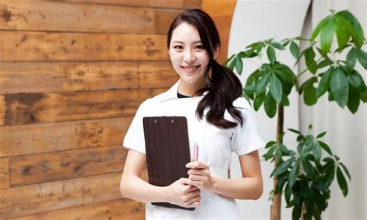 How much does a massage therapist make in Canada?