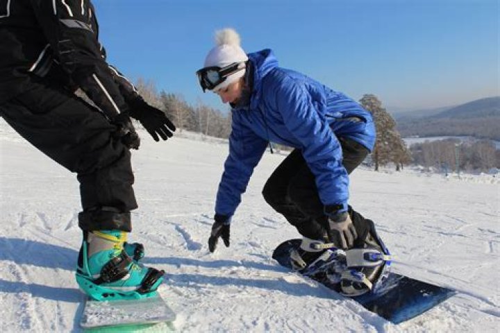 How much does a snowboard instructor make per year?