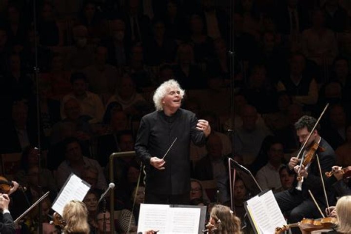 How much does each player earn from being in the London Symphony Orchestra?