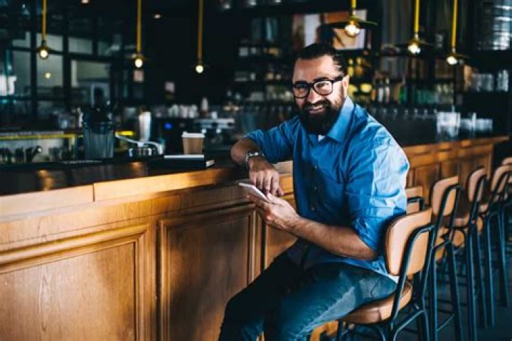 How much money can bar owners make?