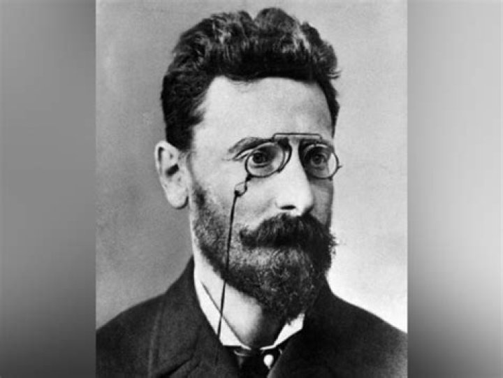 How much money did Joseph Pulitzer have?