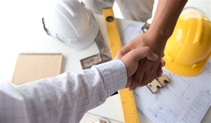 How much profit does a builder make?