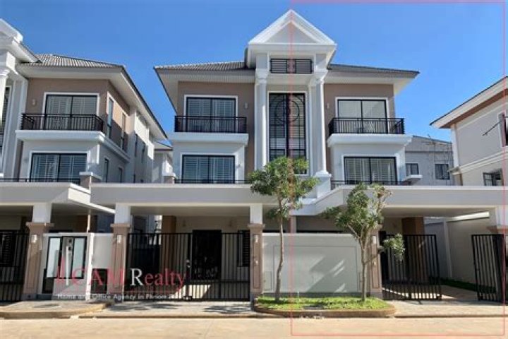 How much was a new house in 2002?