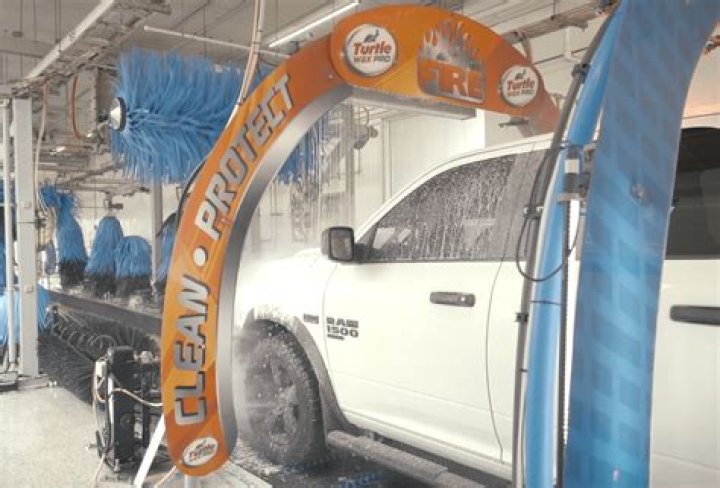 Is it bad not to tip at a carwash?