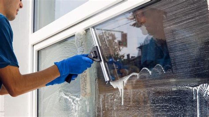 Is newspaper best for cleaning glass?