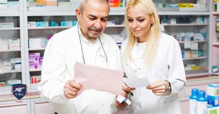 What are the roles of a pharmacy assistant?