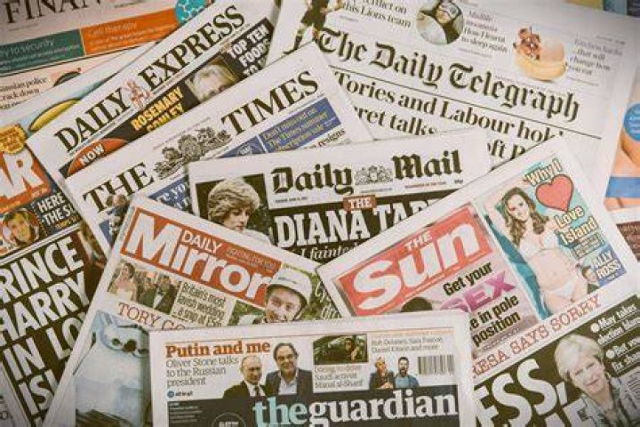 What are the two main newspapers sold in Chicago?