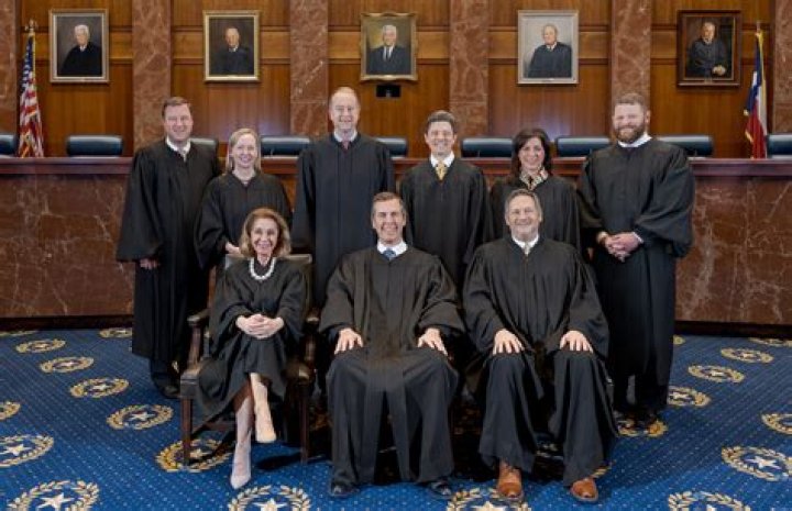 What benefits do federal judges receive?