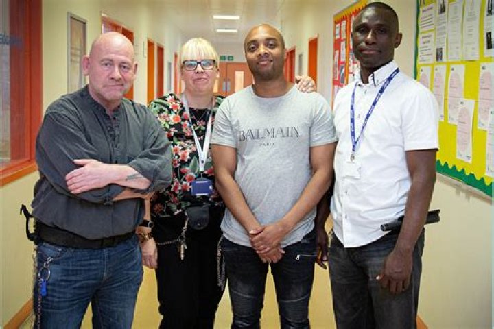 What do probation officers earn UK?