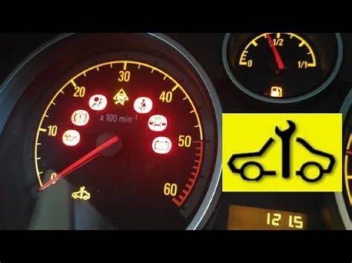 What does the spanner light mean on a Vauxhall Astra?