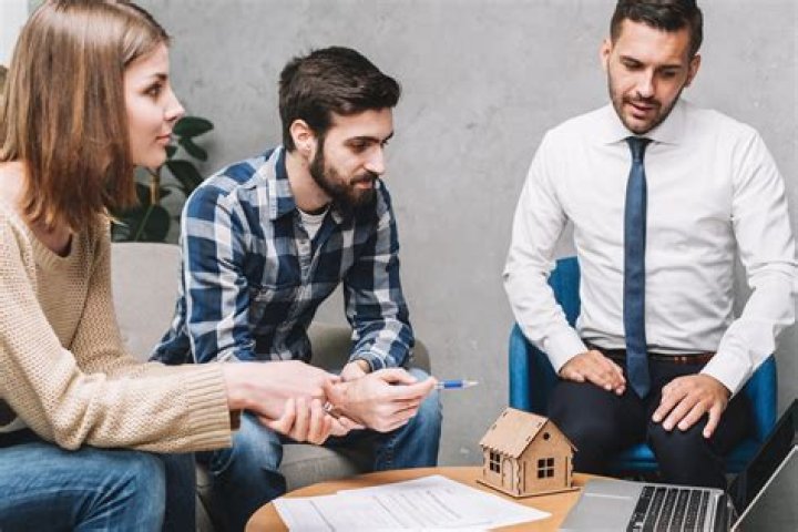 What is the difference between principal broker and managing broker?
