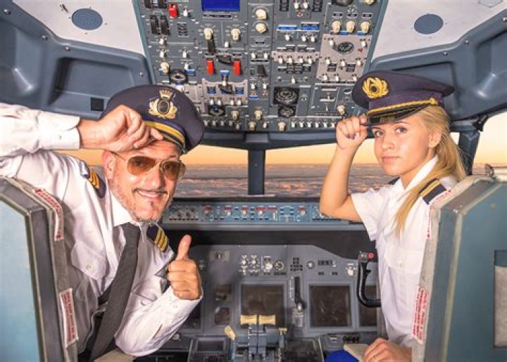 What is the maximum eyesight to become a pilot?