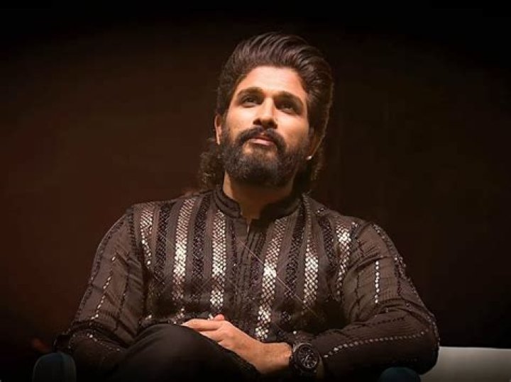 What is the salary of Allu Arjun per month?