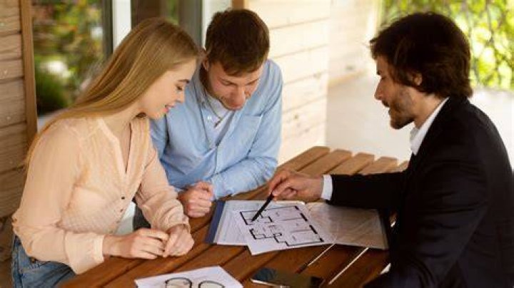 What license do I need to be a property manager in California?