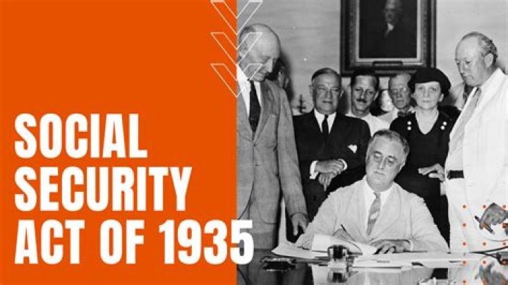 Who did the Social Security Act of 1935 benefit?