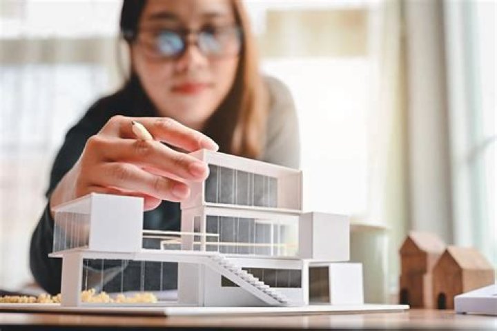 Who makes more money architect or doctor?