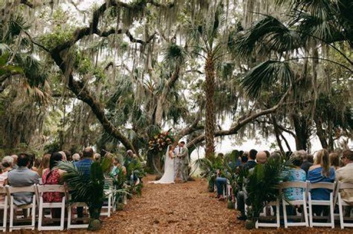 Who sang walkers wedding?